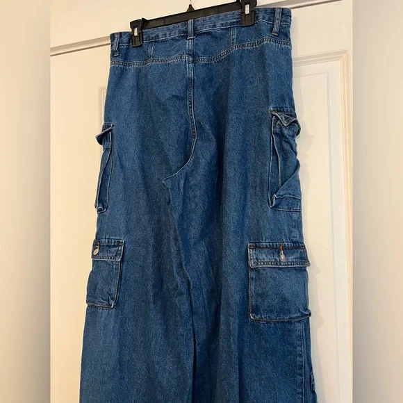 Fashion Nova Dark Denim Cargo Jeans Tall girl friendly - Picture 5 of 6